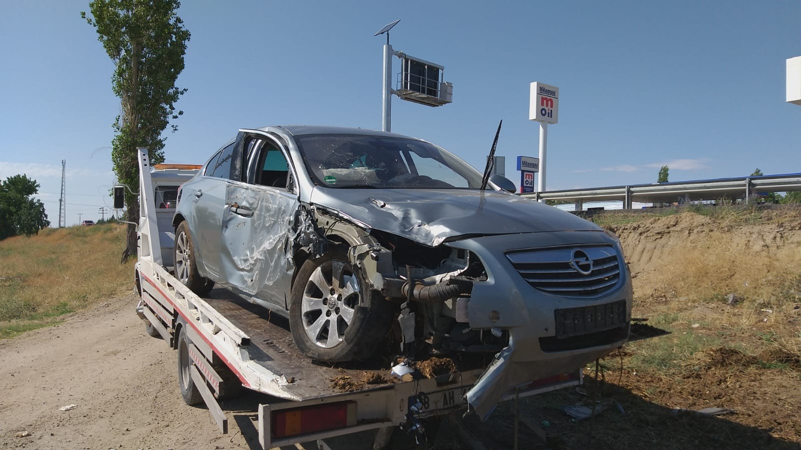 Gurbetçi ailenin otomobili şarampole devrildi