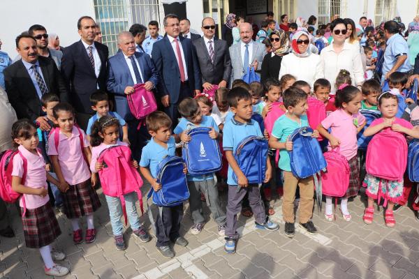 Kahramanmaraş'ta 6 bin öğrenciye çanta ve kırtasiye malzemesi
