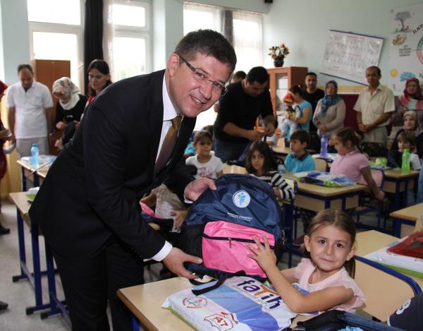 CHP'den okul çantasında isime tepki