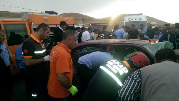 Van'da trafik kazası: 2 ölü
