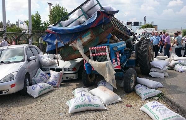 Minibüs traktör römorkuna arkadan çarptı: 1 ölü, 1 yaralı