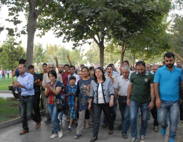 Diyarbakır'da HDP'den operasyonlara tepki yürüyüşü