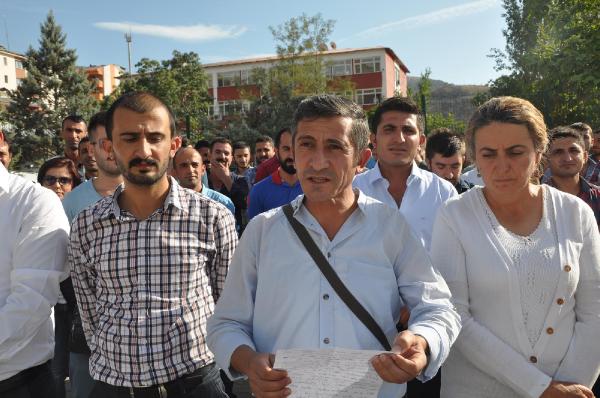 Çukurca'da 2 öğretmen ile 1 memur gözaltına alındı