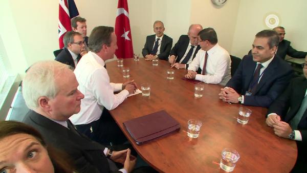 Başbakan Davutoğlu İngiltere Başbakanı Cameron ile görüştü