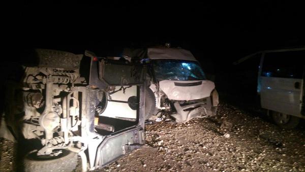 Batman'da polis aracına PKK saldırısı; yaralılar var (2)
