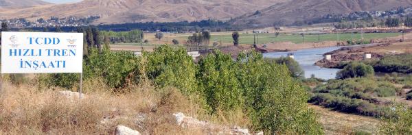 YHT güzergahı değişti, köprü ayakları boşta kaldı