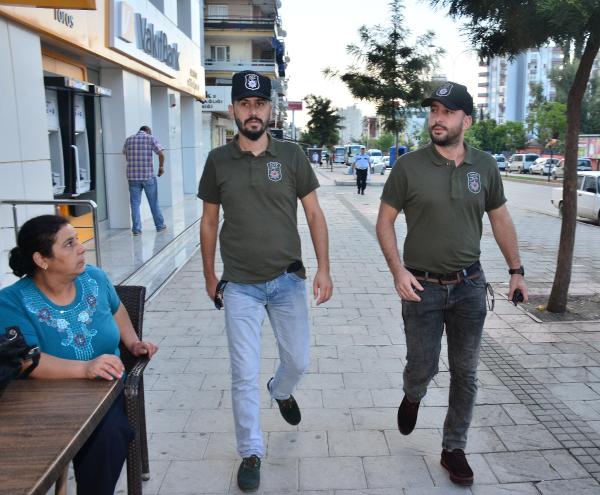 Adana'da okulların çevresinde polis denetimi