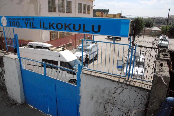 Diyarbakır'da okula konulan bomba imha edildi