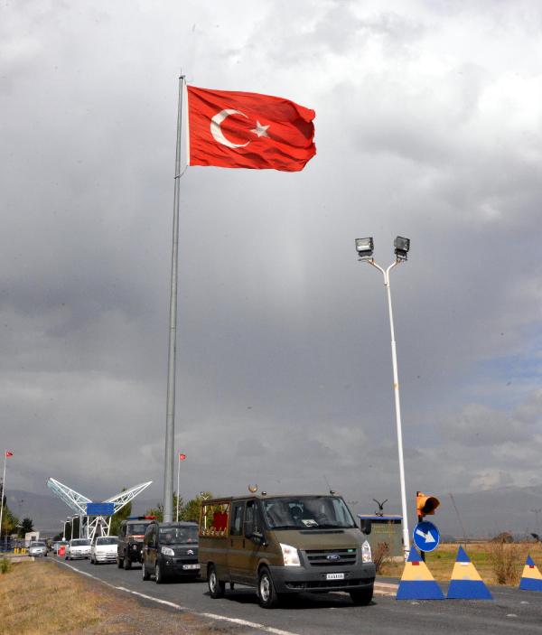 Erzurum şehidini karşıladı