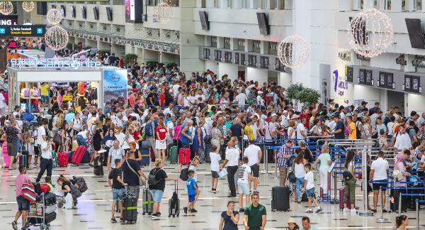Bir günde 96 bin 191 turist geldi