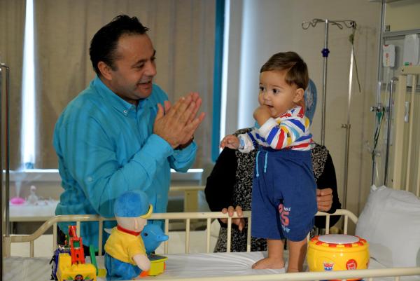 Poyraz bebek sağlığına kavuştu; ilk işi oyuncaklarıyla oynamak oldu