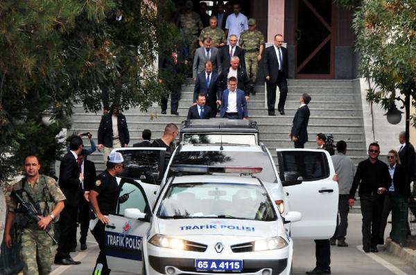 Şemdinli şehitleri törenle uğurlandı (2)