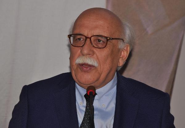 Bakan Avcı kapalı ceket cebini bıçakla açıp kalem koydu
