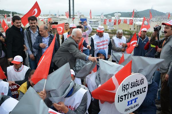 Perinçek'ten Gebze'de eylem yapan işçilere destek ziyareti