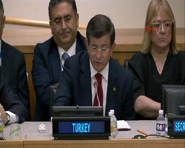 Davutoğlu: “Uluslararası camia mültecileri rakam olarak görmekten vazgeçmelidir. Her sayı bir insandır”