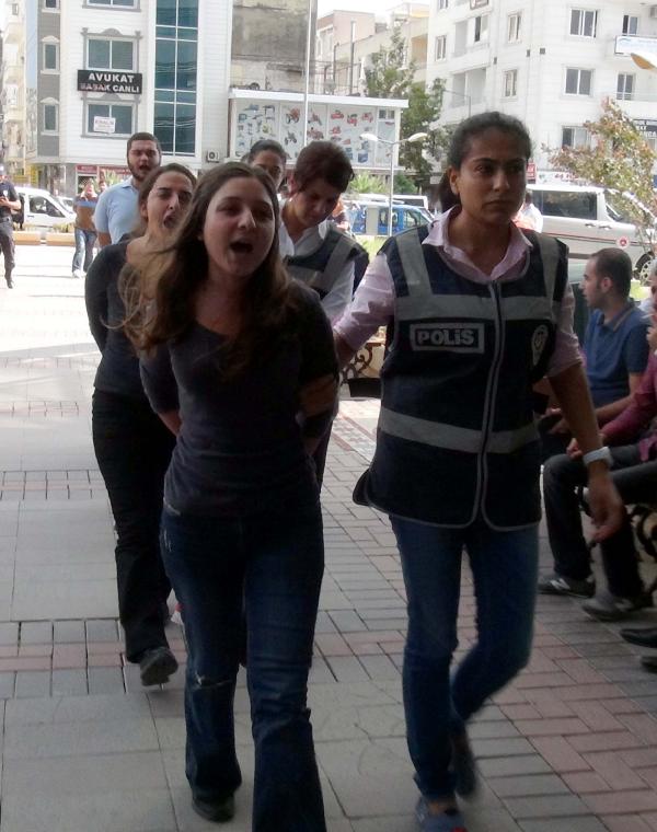 Gözaltındaki 7 Genç-Sen üyesi adliyeye sevk edildi