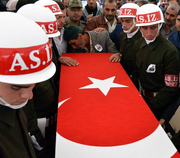 Erzurum şehidini karşıladı (2)
