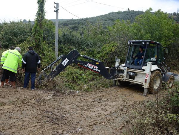 Küçükkumla'da sel evlere fırtına sandal yatlara zarar verdi (2)