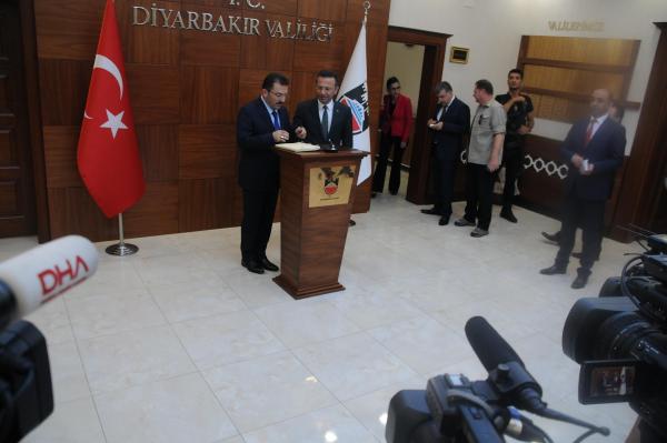 İçişleri Bakanı Altınok, Diyarbakır'daki seçim güvenliği toplantısına katıldı (2)