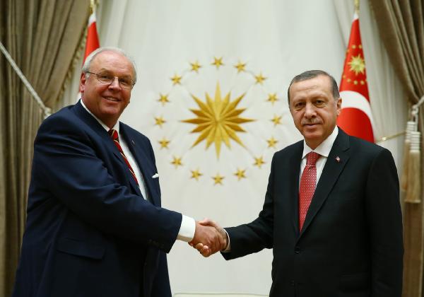 Hollanda ve Almanya büyükelçilerinden Cumhurbaşkanı Erdoğan'a güven mektubu