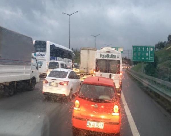 TEM'de yasak delindi, trafik durdu...