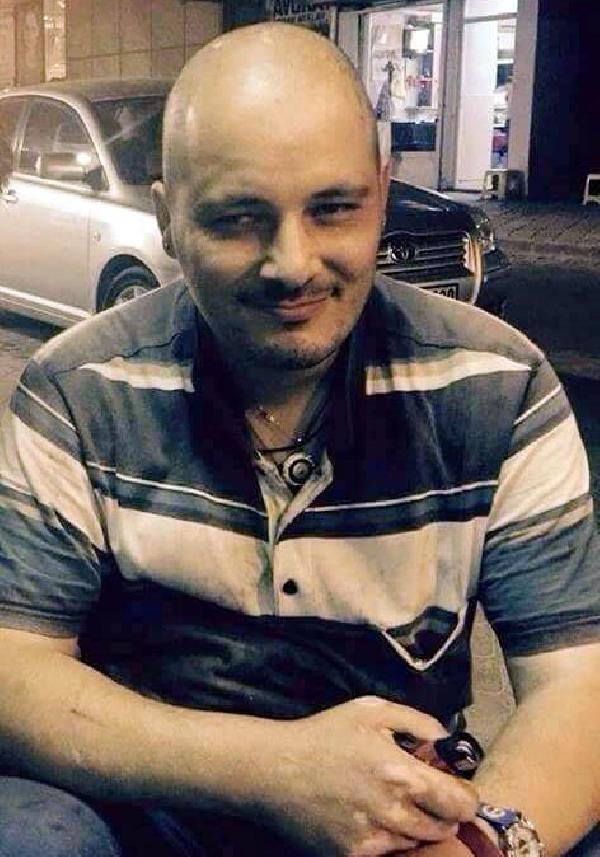 Hamile eşini korumak isteyen polis, bıçaklı kişiyi vurdu