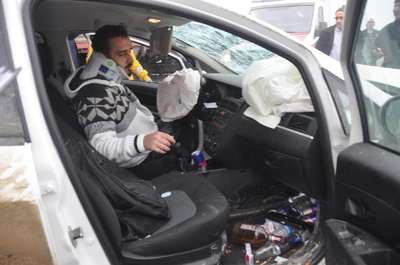 Otomobiliyle halk otobüsüne arkadan çarpan alkollü sürücü yaralandı