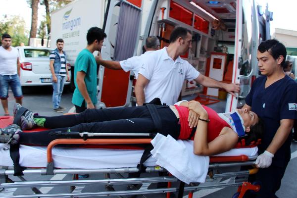Maratoncuları taşıyan midibüs devrildi: 7 yaralı