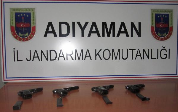 Kahta’da tabanca operasyonu: 2 gözaltı