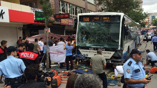 Ankara'da belediye otobüsü durağa daldı; ölenler var (1)