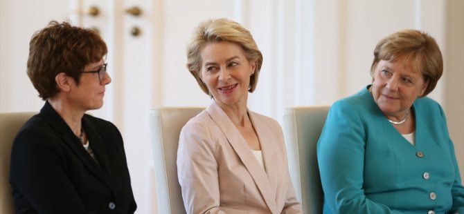 Merkel'in halefi savunma bakanlığı görevine başladı