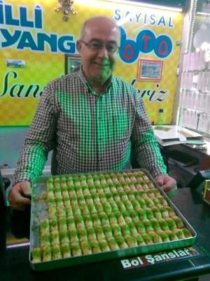 Milli Piyango talihlisinden bilet bayisine baklava
