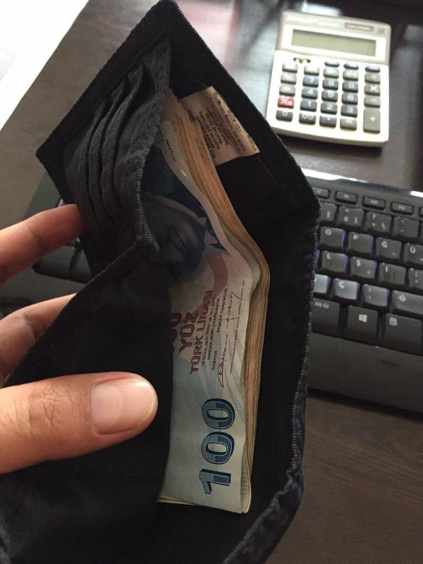 Üç Roman gencinden örnek davranış