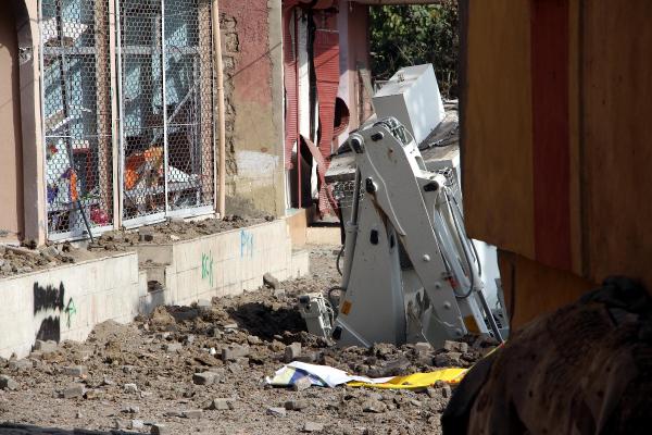 Şırnak'ta hendek kapatma operasyonunda olaylar çıktı: 9 kişi yaralandı (2)