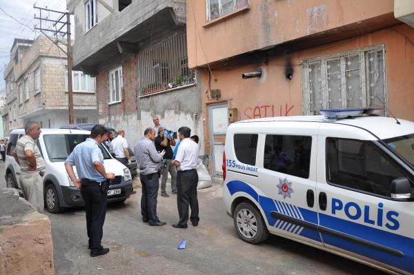 Suriyeli işçiler bıçaklayarak öldürdükleri iş adamını, mutfağa gömüp üzerine beton döktüler