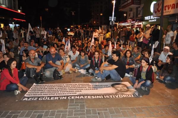 Barış Bloğu üyelerinden Kobani'de ölenler için oturma eylemi