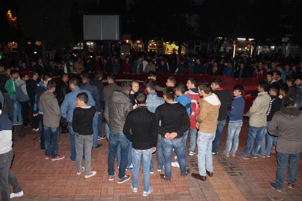 Tavşanlı şehidine ağlıyor (3)
