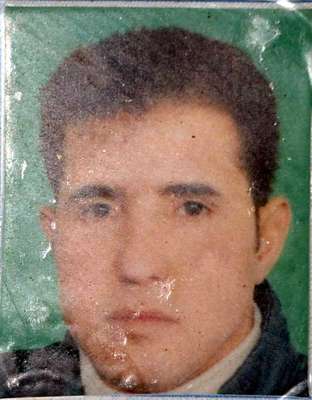 Çam ağacına çarpan otomobildeki 2 kişi yaralandı
