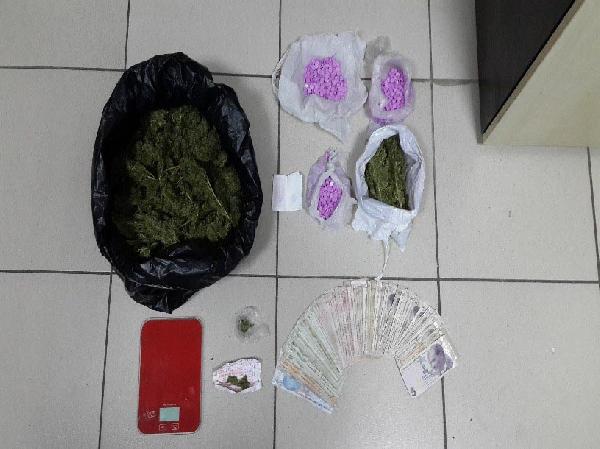 İzmir'de polisin uyuşturucu operasyonu, 8 tutuklama