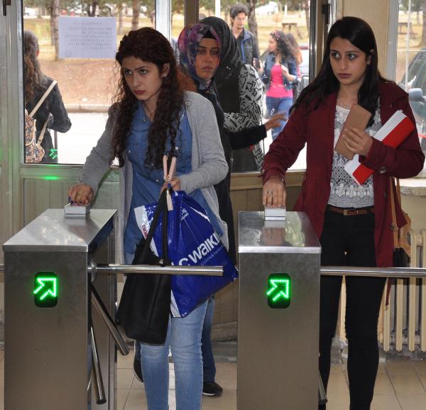 Cumhuriyet Üniversitesi'nde fakültelere turnikeli giriş sistemi