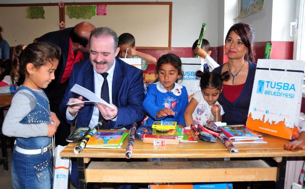 Van'da belediyeden 2 bin öğrenciye kırtasiye yardımı