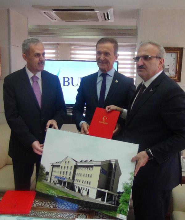 Hayırsever işadamı, yüzme havuzlu okul yaptıracak