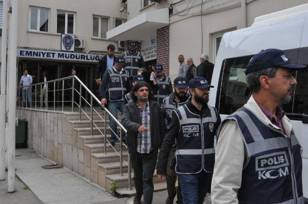 Usulsüz telefon dinleme operasyonunda zanlılar adliyeye çıkartıldı