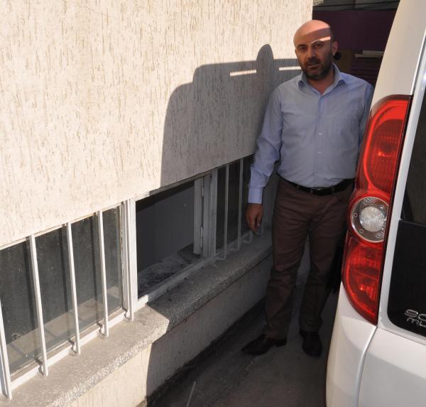 İş merkezindeki 11 bürodan hırsızlık yapan şüpheliler güvenlik kamerasına yakalandı