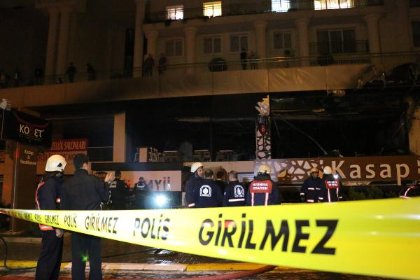 Beylikdüzü'nde kundaklanan restoran kullanılamaz hale geldi