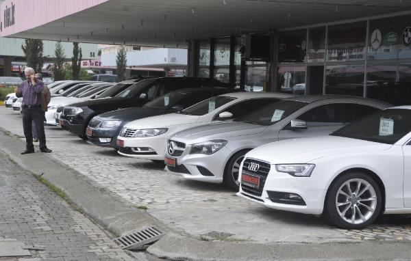 Dolardaki artışın sıfır otomobil fiyatlarına yansıması ikinci el piyasasına yaradı