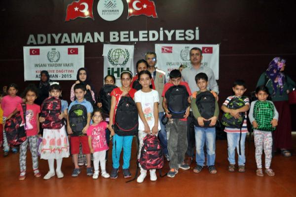 Adıyaman'da 370 yetim ve öksüz çocuğa kırtasiye yardımı