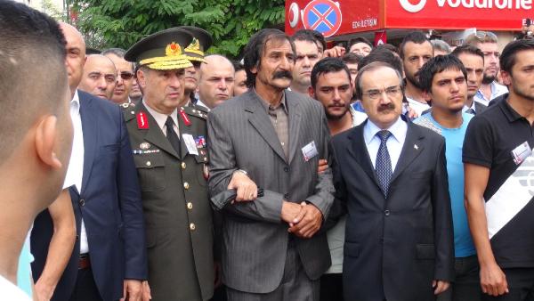Görev sırasında şehit olan er gözyaşlarıyla uğurlandı