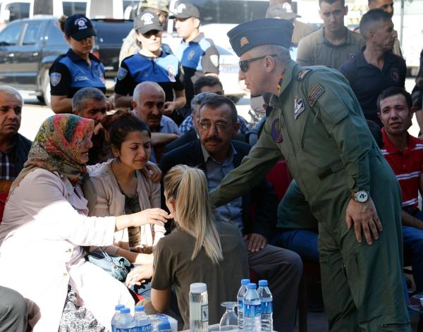 Diyarbakır'da şehit olan polise uğurlama töreni