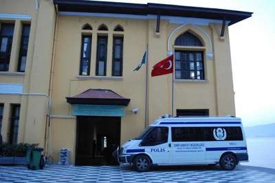 Sahilde otururken denize düşüp öldü